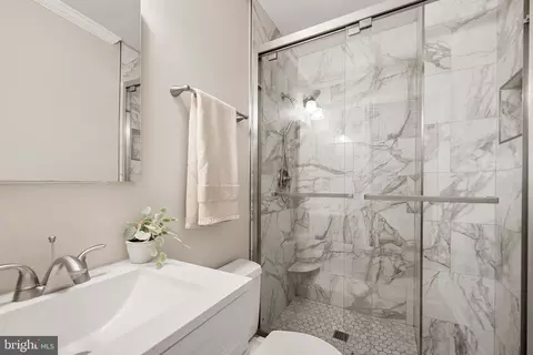 Bath - 6317 Buffie Ct, Burke, VA 22015 photo 2 of 3