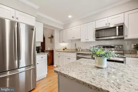 Kitchen - 6317 Buffie Ct, Burke, VA 22015 photo 3 of 4