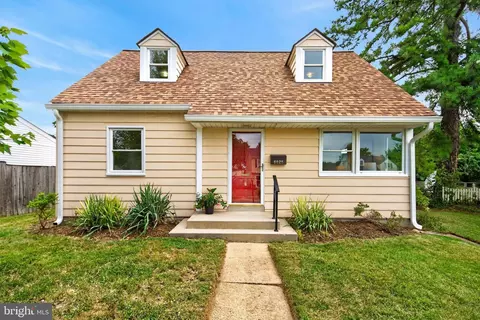 6925 Columbia Dr, Alexandria, VA 22307