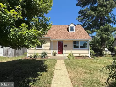 6925 Columbia Dr, Alexandria, VA 22307