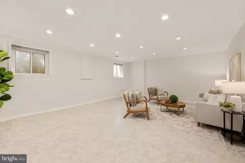 Living - 8413 Forrester Blvd, Springfield, VA 22152 photo 6 of 7