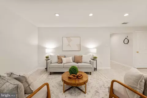 Living - 8413 Forrester Blvd, Springfield, VA 22152 photo 3 of 7
