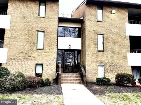 527 Florida Ave #103, Herndon, VA 20170