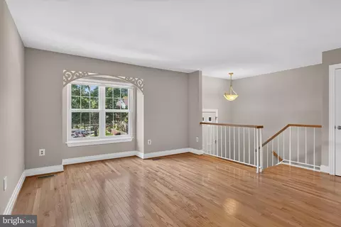 Living - 7023 Solomon Seal Ct, Springfield, VA 22152 photo 2 of 5