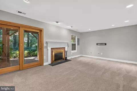 Living - 7023 Solomon Seal Ct, Springfield, VA 22152 photo 5 of 5