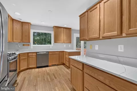 Kitchen - 7023 Solomon Seal Ct, Springfield, VA 22152 photo 1 of 5