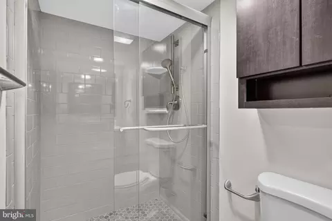 Bath - 6313 Sunset Ter, Springfield, VA 22153 photo 3 of 3