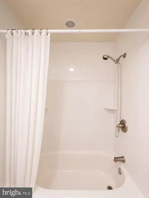 Bath - 1795 Westwind Way #51, Mclean, VA 22102 photo 3 of 4