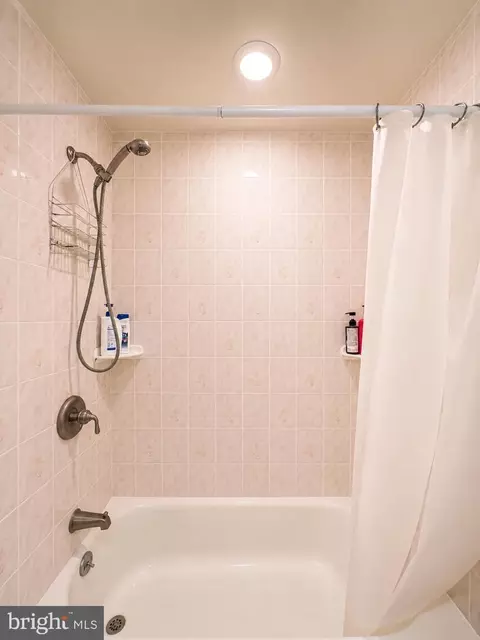 Bath - 1795 Westwind Way #51, Mclean, VA 22102 photo 1 of 4