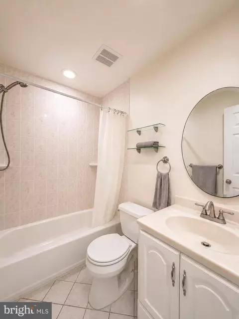Bath - 1795 Westwind Way #51, Mclean, VA 22102 photo 2 of 4