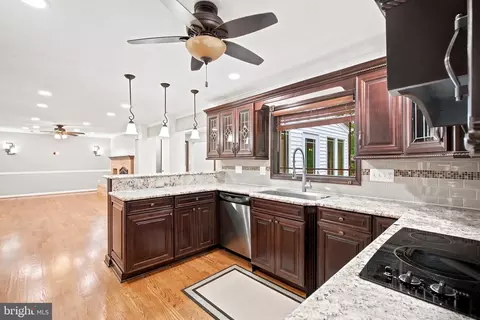 Kitchen - 9201 Beachway Ln, Springfield, VA 22153 photo 3 of 6