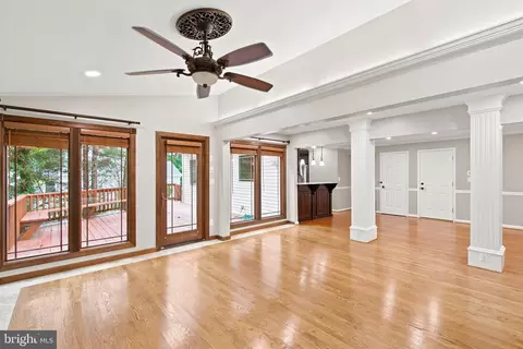 Living - 9201 Beachway Ln, Springfield, VA 22153 photo 6 of 10