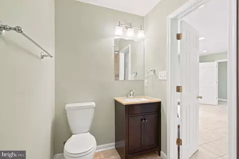 Bath - 9201 Beachway Ln, Springfield, VA 22153 photo 5 of 8