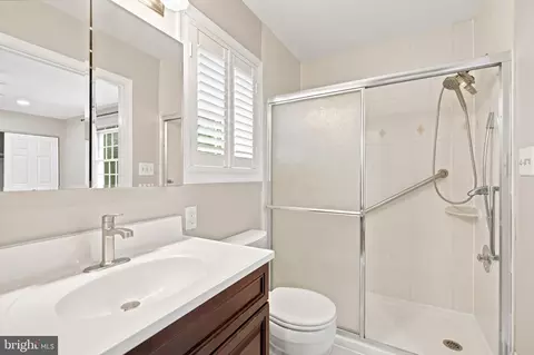 Bath - 9201 Beachway Ln, Springfield, VA 22153 photo 3 of 8