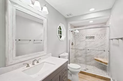 Bath - 9201 Beachway Ln, Springfield, VA 22153 photo 7 of 8