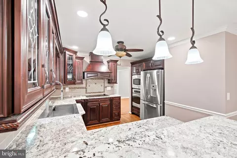 Kitchen - 9201 Beachway Ln, Springfield, VA 22153 photo 4 of 6