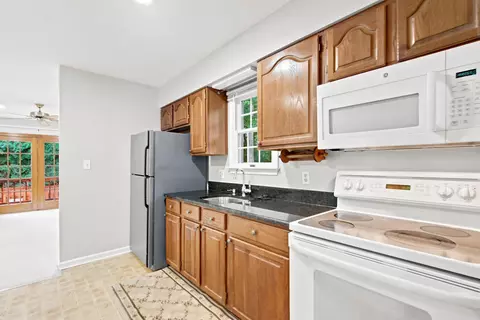 Kitchen - 9201 Beachway Ln, Springfield, VA 22153 photo 5 of 6