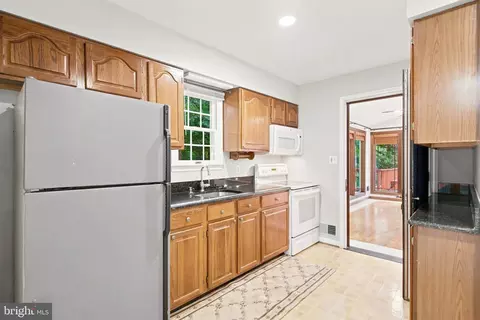 Kitchen - 9201 Beachway Ln, Springfield, VA 22153 photo 6 of 6