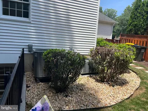 Exterior - 9201 Beachway Ln, Springfield, VA 22153 photo 9 of 19