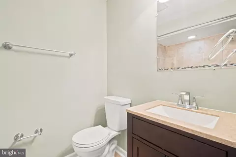Bath - 9201 Beachway Ln, Springfield, VA 22153 photo 6 of 8