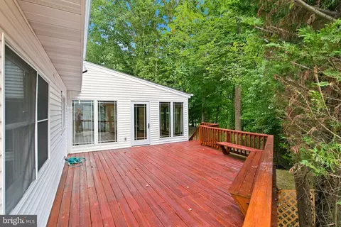 Exterior - 9201 Beachway Ln, Springfield, VA 22153 photo 18 of 19