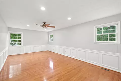 Living - 9201 Beachway Ln, Springfield, VA 22153 photo 9 of 10