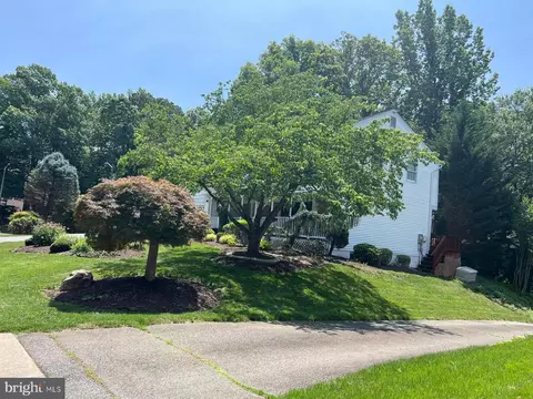 Exterior - 9201 Beachway Ln, Springfield, VA 22153 photo 11 of 19