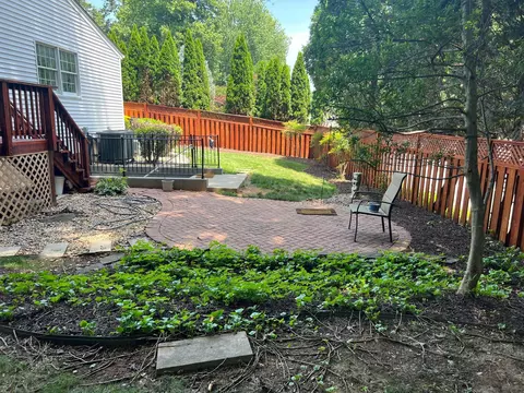 Exterior - 9201 Beachway Ln, Springfield, VA 22153 photo 10 of 19