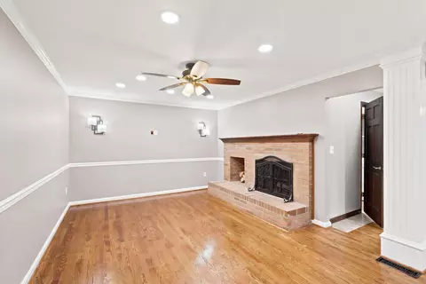 Living - 9201 Beachway Ln, Springfield, VA 22153 photo 4 of 10