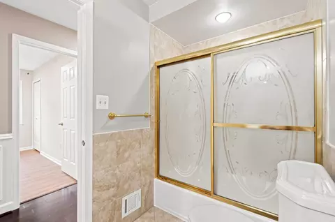 Bath - 9201 Beachway Ln, Springfield, VA 22153 photo 8 of 8