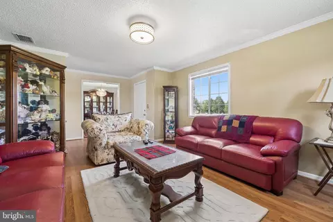 Living - 14917 A Compton Rd, Centreville, VA 20121 photo 1 of 2