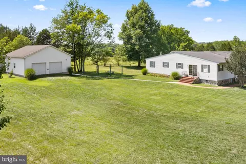 Exterior - 14917 A Compton Rd, Centreville, VA 20121 photo 2 of 8