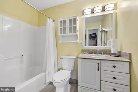 Bath - 14917 A Compton Rd, Centreville, VA 20121 photo 3 of 3