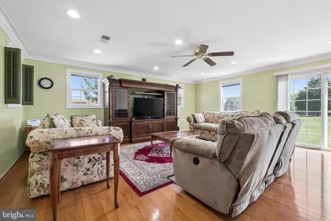 Living - 14917 A Compton Rd, Centreville, VA 20121 photo 2 of 2