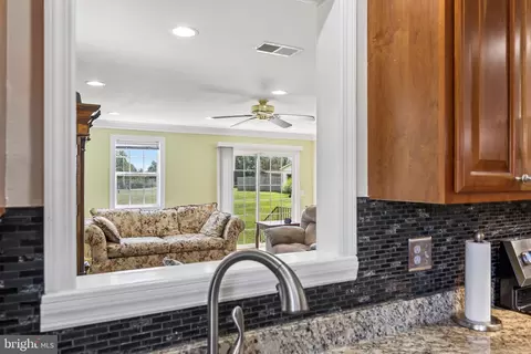 Kitchen - 14917 A Compton Rd, Centreville, VA 20121 photo 5 of 6