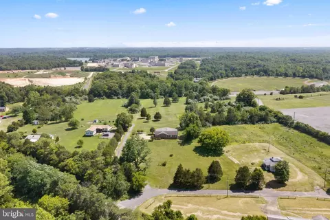 View/Area - 14917 A Compton Rd, Centreville, VA 20121 photo 11 of 12