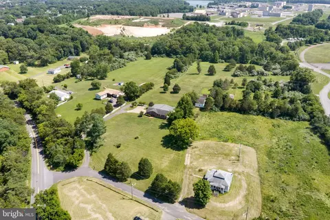 View/Area - 14917 A Compton Rd, Centreville, VA 20121 photo 5 of 12