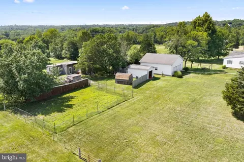 View/Area - 14917 A Compton Rd, Centreville, VA 20121 photo 10 of 12