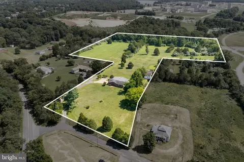 View/Area - 14917 A Compton Rd, Centreville, VA 20121 photo 6 of 12