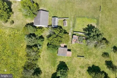 View/Area - 14917 A Compton Rd, Centreville, VA 20121 photo 8 of 12
