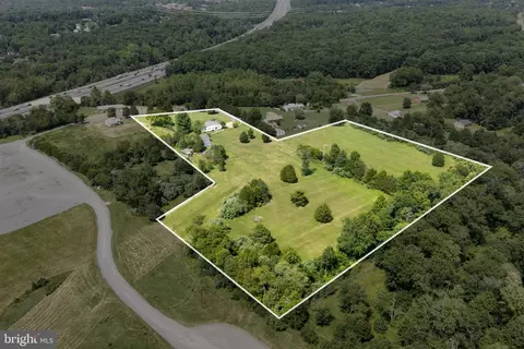 View/Area - 14917 A Compton Rd, Centreville, VA 20121 photo 4 of 12