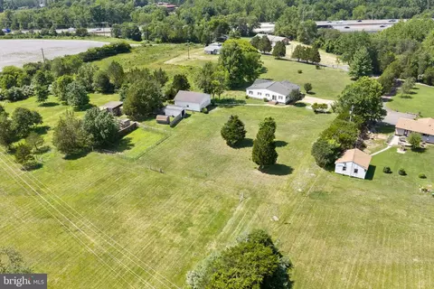 View/Area - 14917 A Compton Rd, Centreville, VA 20121 photo 9 of 12