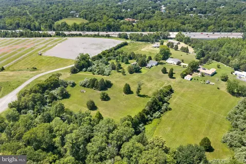 View/Area - 14917 A Compton Rd, Centreville, VA 20121 photo 7 of 12