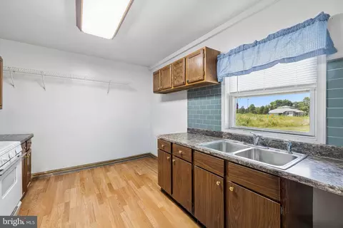 Kitchen - 14917 A Compton Rd, Centreville, VA 20121 photo 6 of 6