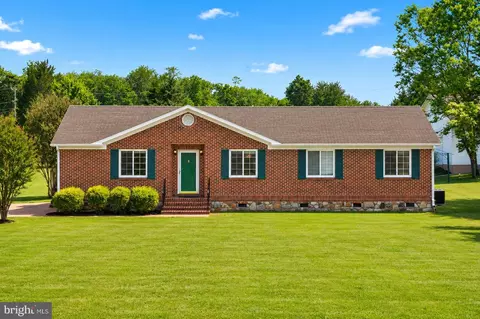 Exterior - 14917 A Compton Rd, Centreville, VA 20121 photo 1 of 8