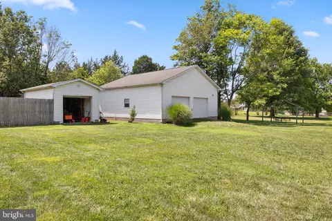 Exterior - 14917 A Compton Rd, Centreville, VA 20121 photo 7 of 8