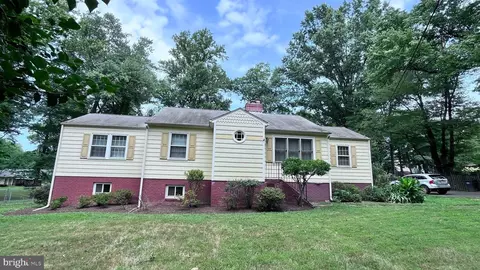 8924 Walker St, Fairfax, VA 22032