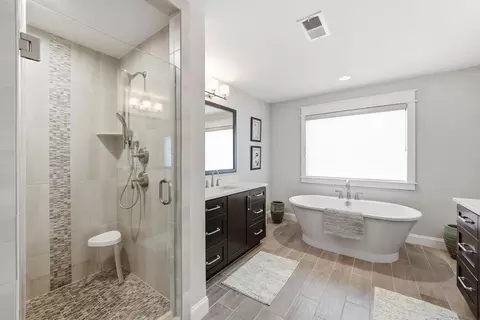 Bath - 6810 Broyhill St, Mclean, VA 22101 photo 3 of 6