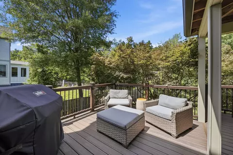 Exterior - 6810 Broyhill St, Mclean, VA 22101 photo 4 of 7