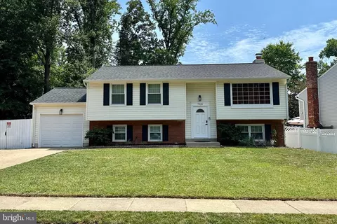 7920 Freehollow Dr, Falls Church, VA 22042